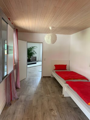 2 dormitorios, tabla de planchar con plancha, wifi gratis y ropa de cama