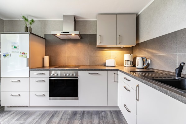 Fridge, microwave, oven, stovetop