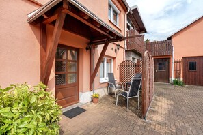 Terrace/patio - Holiday Apartment '2' with Shared Terrace, Shared Garden and Wi-Fi (Hohnstein)