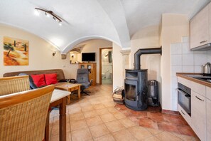 TV, fireplace, stereo - Holiday Apartment '2' with Shared Terrace, Shared Garden and Wi-Fi (Hohnstein)