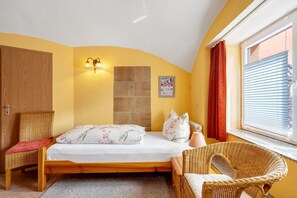 2 bedrooms, iron/ironing board, free WiFi, bed sheets - Holiday Apartment '2' with Shared Terrace, Shared Garden and Wi-Fi (Hohnstein)