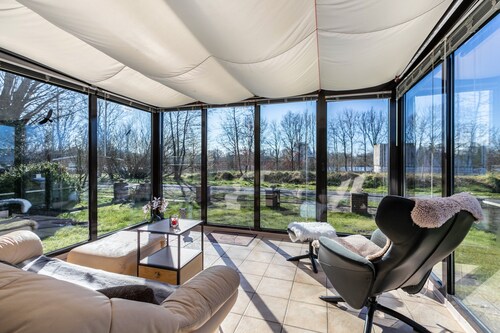 Holiday Home 'Am Nord-Ostsee-Kanal' with Lake View, Shared Terrace and Wi-Fi