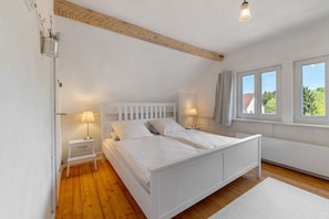 2 bedrooms, iron/ironing board, free WiFi, bed sheets - Holiday Home 'Grüner-Seppel' with Private Terrace, Private Garden and Wi-Fi (Rodalben)