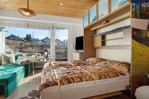 1 bedroom, desk, free WiFi, bed sheets - Apartment 'Gute Zeit' with Mountain View, Private Garden and Wi-Fi (Weiler-Simmerberg)