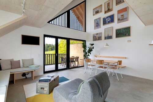Ferienwohnung 'Blanc' mit Bergblick, Balkon und Wi-Fi