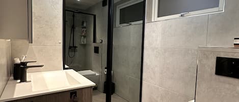 Douche, serviettes fournies