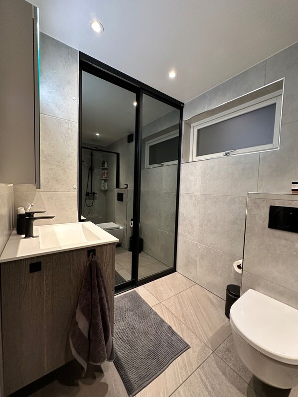 Shower, towels