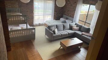 4 bedrooms, iron/ironing board, WiFi, bed sheets