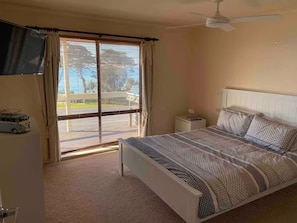 4 bedrooms, iron/ironing board, free WiFi, bed sheets - Half Moon Haven (Indented Head)
