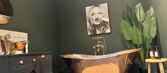 Torworth - 1 Bed Barn - Sleeps 3 - Hot Tub