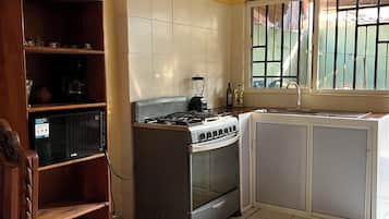 Refrigerador, microondas, horno, cafetera/tetera