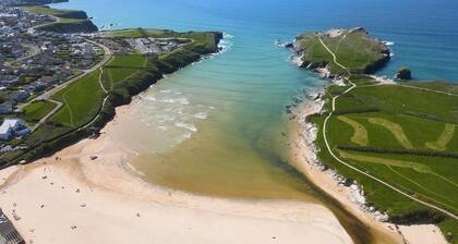Newquay Seaside Lodge Retreat with Hot Tub