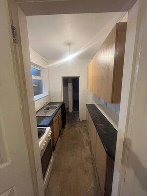 Fridge, microwave, oven - Garden Street Retreat in Wigston (South Wigston)