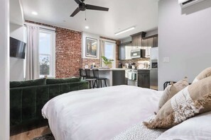 1 bedroom, desk, iron/ironing board, WiFi