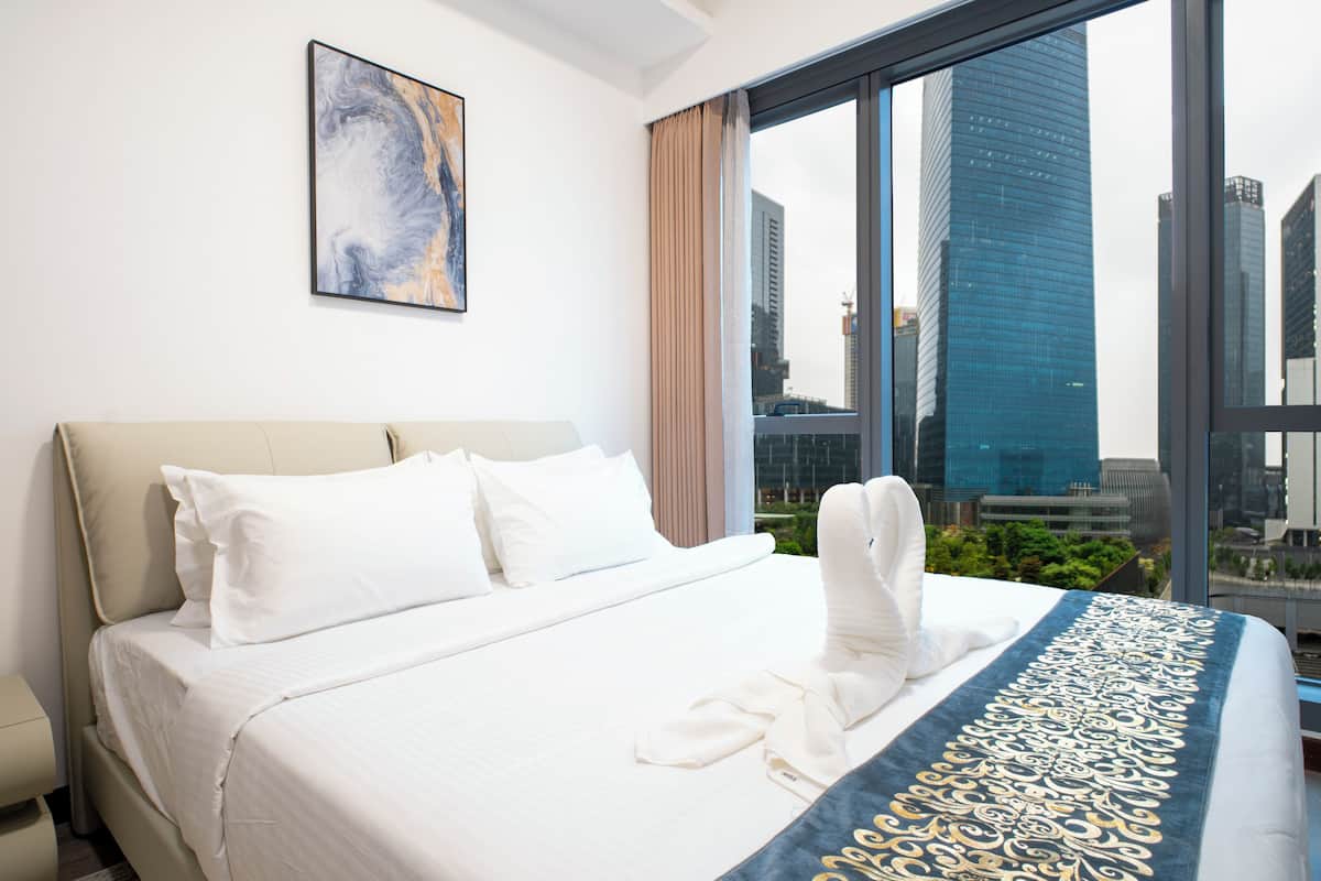 1 bedroom, Egyptian cotton sheets, premium bedding, desk