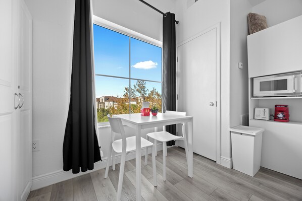 Dining - King Bed Theme Park Hotel Free Shuttle Included (Orlando)