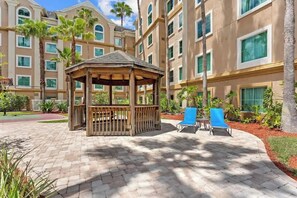 Terrace/patio - King Bed | Theme Park Hotel Free Shuttle Included (Orlando)