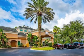 Exterior - King Bed | Theme Park Hotel Free Shuttle Included (Orlando)