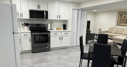 Cozy 1-bedroom apartment in brilliant Cheltenham with WiFi, AC