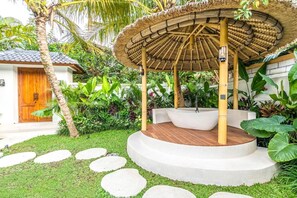 Property grounds - Jayastuti Villa - Two Bedroom Villa, Sleeps 4 (Sayan)