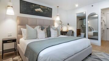 2 bedrooms, in-room safe, desk, iron/ironing board