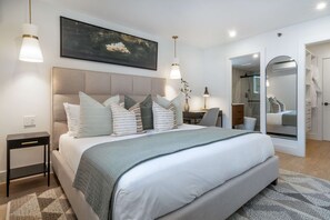 2 Schlafzimmer, Zimmersafe, Schreibtisch, Bügeleisen/Bügelbrett