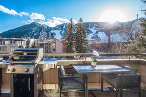 Outdoor dining - Brand New 2BR 2BA Centrally Located Amazing Views! (Aspen)