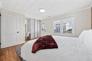 3 Schlafzimmer, Schreibtisch, Bügeleisen/Bügelbrett, Reisekinderbett