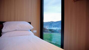 1 bedroom, bed sheets