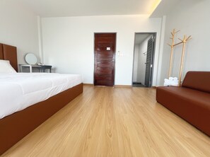 3 habitaciones, tabla de planchar con plancha, wifi y ropa de cama