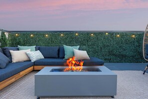 Terrace/patio - The Aster - Rooftop Patio, 2 miles to Broadway! (Nashville)