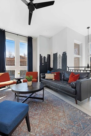 Televisión y oficina 