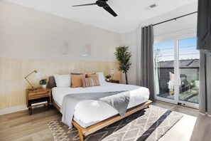 4 bedrooms, desk, iron/ironing board, travel crib