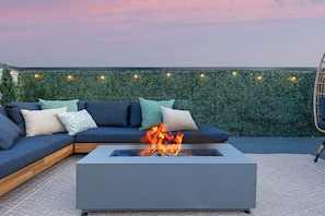 Terrace/patio - The Bluestem - Stylish Design, Rooftop w/ Firepit! (Nashville)