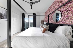 4 bedrooms, desk, iron/ironing board, travel cot - The Bluestem - Stylish Design, Rooftop w/ Firepit! (Nashville)