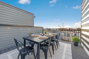 屋外ダイニングエリア