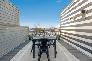 Outdoor dining - The Azalea - Walk to Dining & Nightlife, Rooftop! (Nashville)