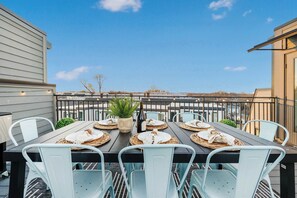 屋外ダイニングエリア