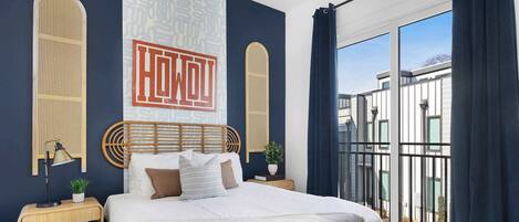 3 chambres, bureau, fer et planche à repasser, lit de bébé portatif