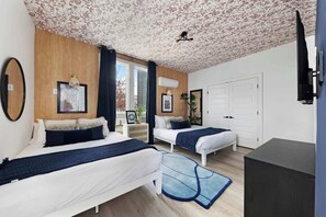 3 bedrooms, desk, iron/ironing board, travel crib