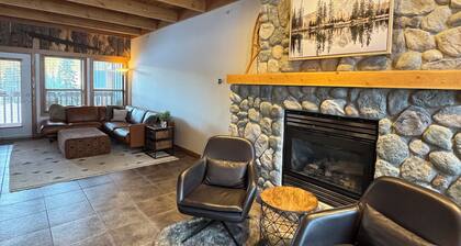 Hidden Gold Hideaway - Apex Mtn - multi-family,pet friendly, slopeside townhome