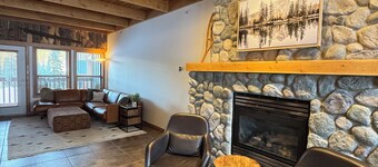 Hidden Gold Hideaway - Apex Mtn - multi-family,pet friendly, slopeside townhome