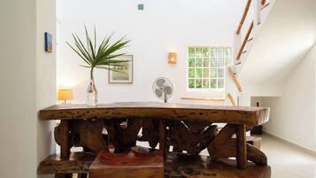 Casa, 1 quarto, sacada | Sala de jantar