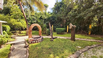 Casa, 1 quarto, sacada | Jardim