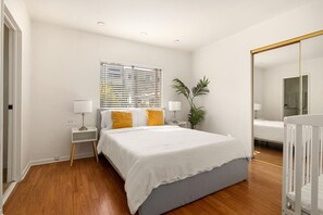 4 bedrooms, desk, iron/ironing board, WiFi - Games & Yard | 10 Min to Universal Studios (Glendale)