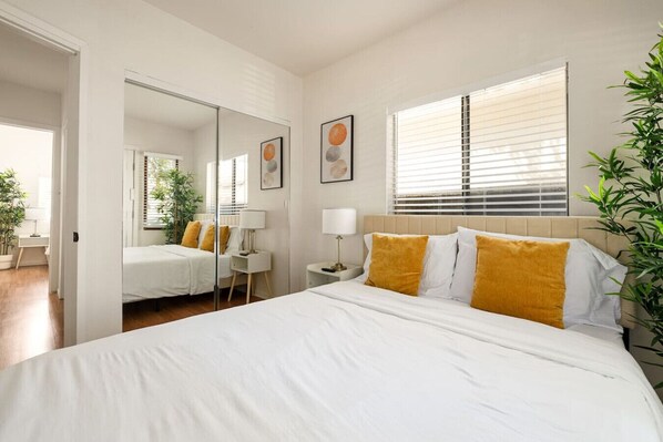 4 bedrooms, desk, iron/ironing board, WiFi