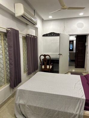 3 chambres, fer et planche à repasser, Wi-Fi, draps fournis