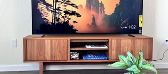 Downtown Hanford Getaway - New 4 bed, 3 Bedroom, 2.5 Bath