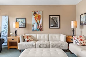 Living area - Long Stays Welcome |ADA Home with Cozy Fireplace, Close to Silverwood, Restaurants & Hayden Lake! (Hayden)