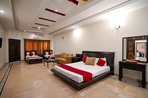 Family Room | Free WiFi - Capri Inn Guest House (Islamabad)